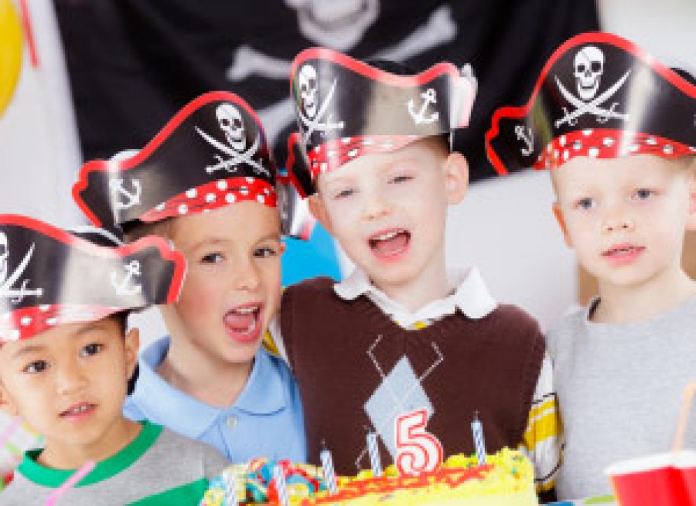 Kinder Geburtstag mit Piratenkuchen