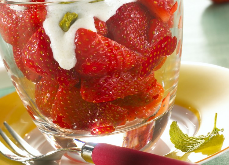 Erdbeeren mit Pistazien-Grießsauce