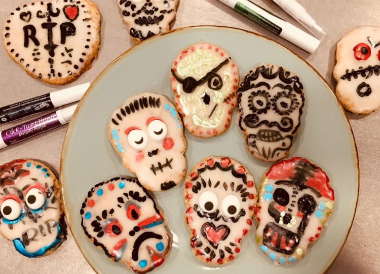 Totenkopf Kekse - perfekt für Halloween und Grusel-Partys
