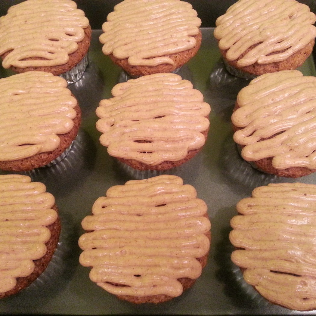Lebkuchen Cupcakes mit Zimt Frosting