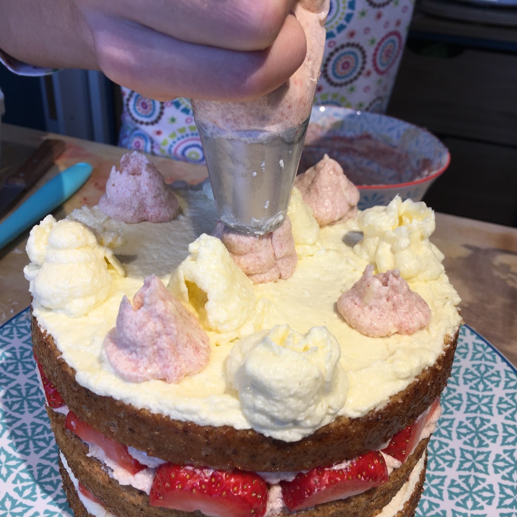 Erdbeer-Buttercreme-Biskuit-Torte mit/ohne Thermomix TM5